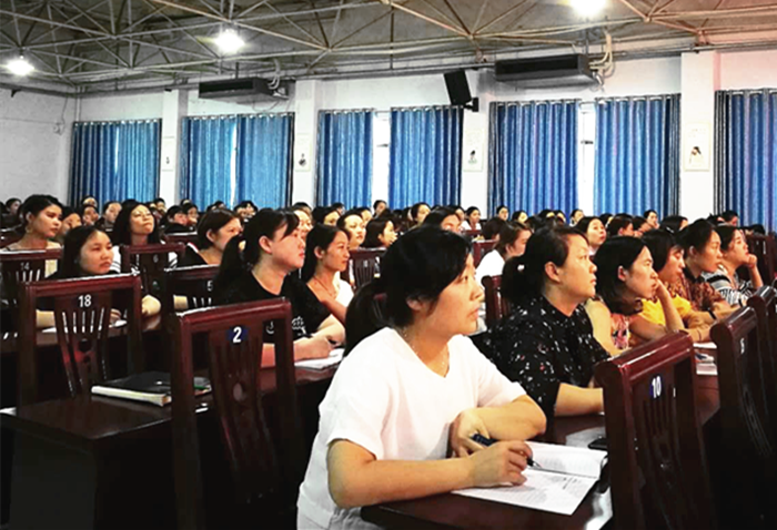 临安专家进行护理专科知识培训